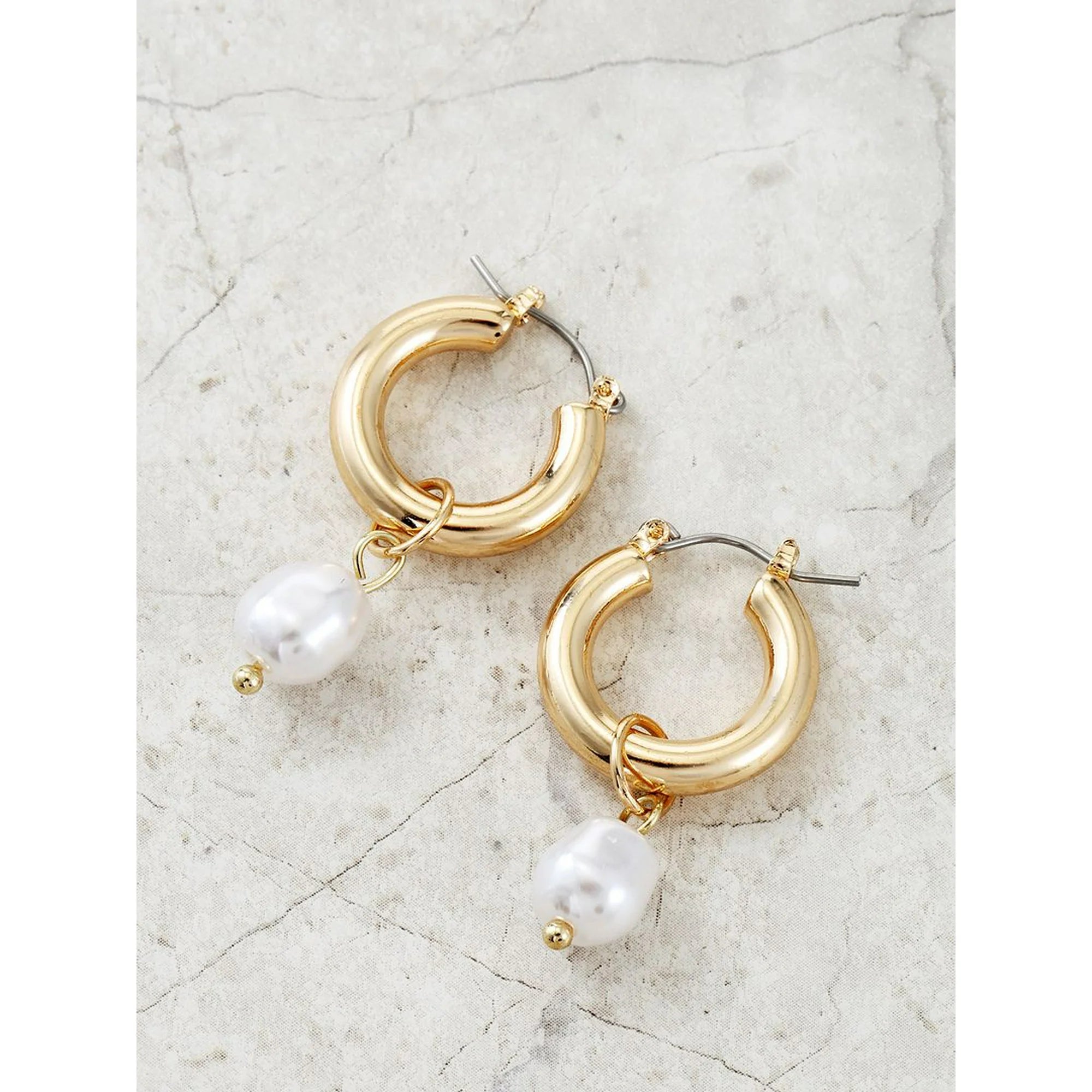 Time and Tru Women's Goldtone Huggie Hoop Earring with Simulated Freshwater Pearl   |  WTWL229XA