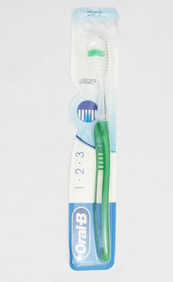 Oral B Indicator Toothbrush, Green | EVG44b